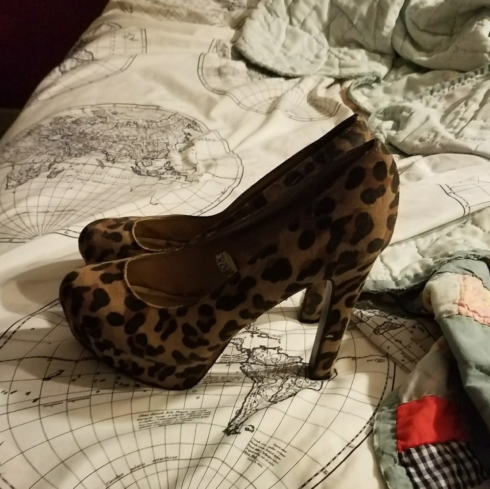 Heels - Picture 2 of 2